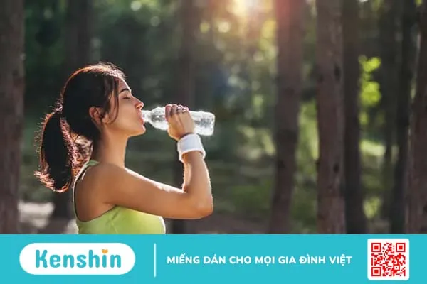 10 lợi ích khi bạn uống nước vào buổi sáng