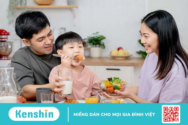 4 sai lầm trong chăm sóc dinh dưỡng khiến con bạn thấp bé hơn bạn bè cùng trang lứa