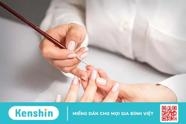 6 tác hại “ẩn mình” khi bạn sơn móng tay thường xuyên