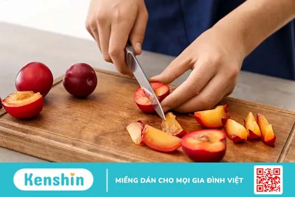 Ăn mận có nóng không? Tác hại của mận hậu khi ăn quá nhiều