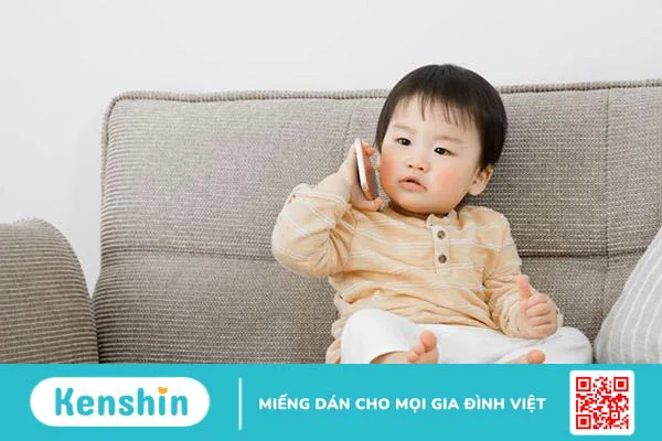 Bạn đã biết tác hại của điện thoại với trẻ em? Làm sao để hạn chế rủi ro?