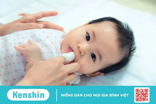 Bật mí 3 cách rơ lưỡi cho trẻ sơ sinh sạch khuẩn, ngừa bệnh răng miệng