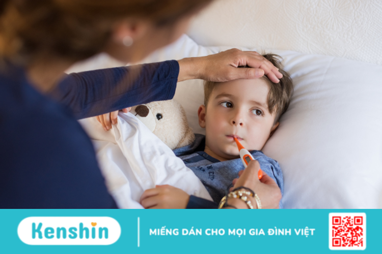 Bé bị sốt nhưng vẫn chơi bình thường: Bố mẹ có cần lo lắng?