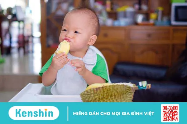 Bé mấy tháng ăn được sầu riêng? Chưa đủ tuổi ăn sầu riêng: Hại hơn lợi