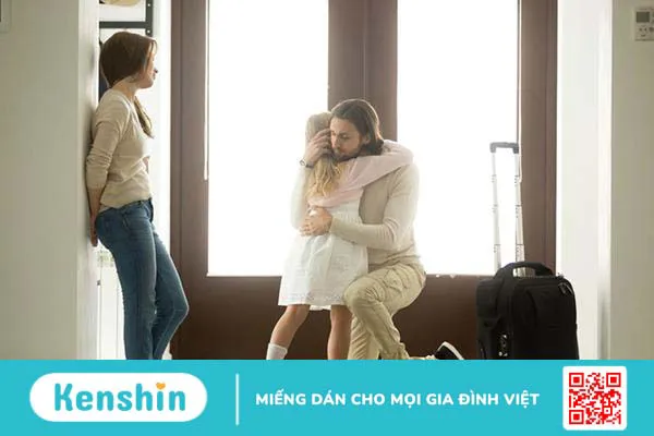 Bố mẹ ly hôn, trẻ nên sống với ai? Giành quyền nuôi con như thế nào?