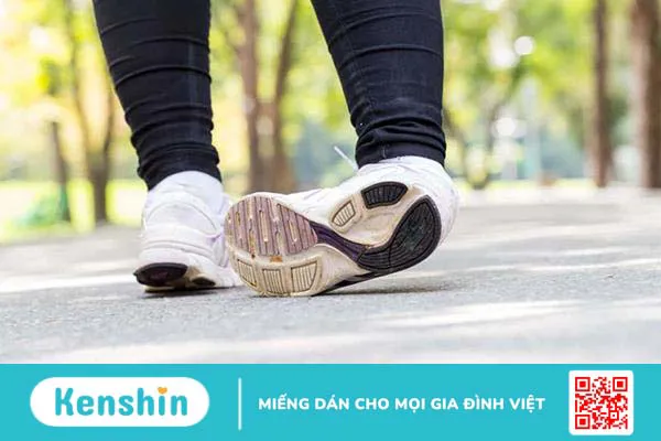 Bong gân bàn chân là gì? Nguyên nhân, triệu chứng và điều trị