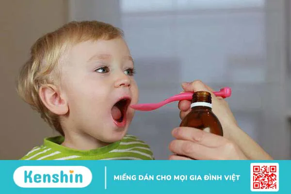 Cách cho bé uống thuốc hiệu quả và những lưu ý cần nhớ