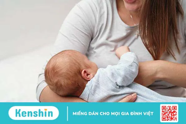 Cách cho con bú nằm giúp mẹ được nghỉ ngơi, bé bú mẹ dễ dàng