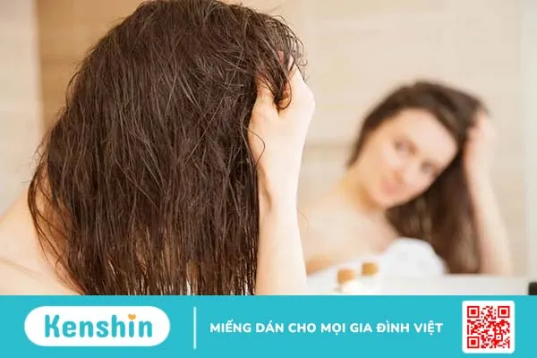 Cách làm tóc nhanh khô không cần máy sấy tiện lợi, siêu dễ