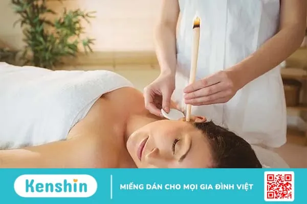 Cách lấy ráy tai bằng nến xông tai có an toàn?