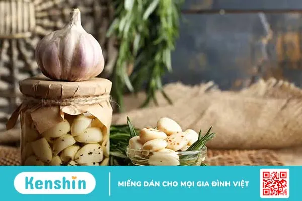 Cách ngâm tỏi chữa viêm họng: Bài thuốc hay bạn nên thử