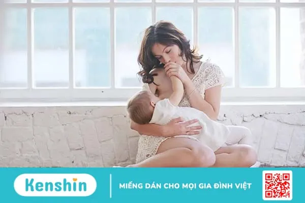 Cách nuôi con bằng sữa bột kết hợp với sữa mẹ và những lưu ý cần nhớ