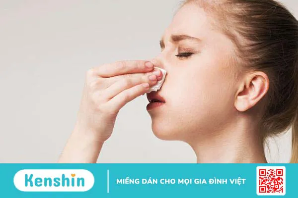 Cách rửa mũi bằng nước muối sinh lý cho người lớn đúng cách