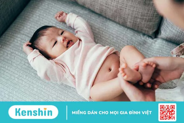 Cách vệ sinh vùng kín cho bé gái sơ sinh và những lưu ý cần biết