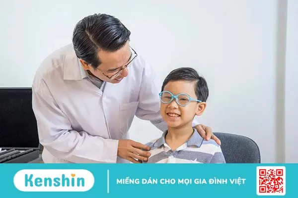 Cận mấy độ là nặng và các biến chứng có thể xảy ra?