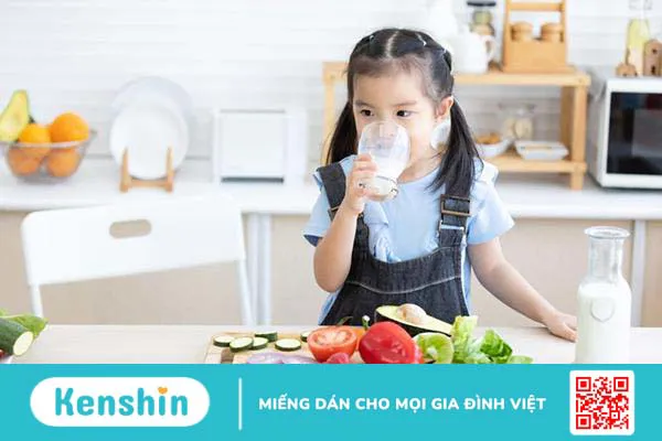 Cảnh giác với 6 món ăn khiến trẻ dậy thì sớm