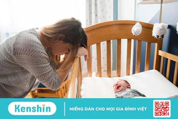 Cho con bú ăn sầu riêng được không? Sầu riêng có giúp gọi sữa mẹ về?