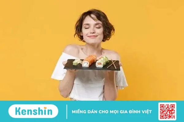 Cho con bú ăn sushi được không? Cách ăn sushi an toàn khi cho con bú