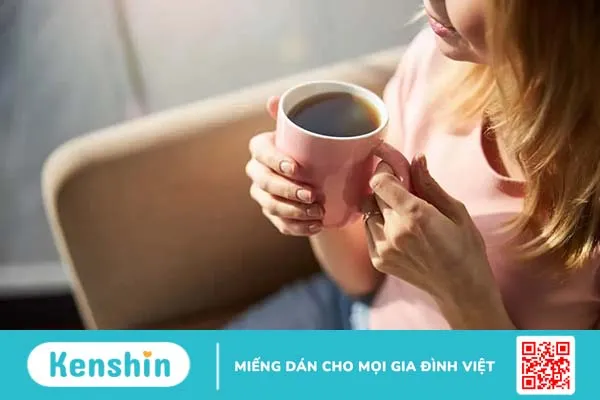 Cho con bú uống cà phê được không? Uống bao nhiêu cà phê là an toàn?