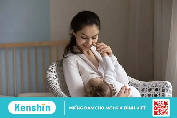 Cho con bú uống rau má được không? Những lưu ý cần nhớ