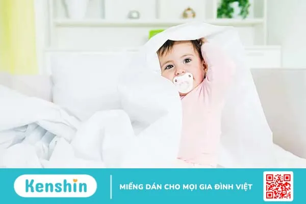 Cho trẻ ngậm núm vú giả khi nào? Ưu, nhược điểm và top 5 ti giả tốt nhất