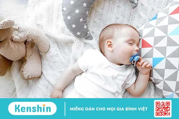 Cho trẻ ngậm núm vú giả khi nào? Ưu, nhược điểm và top 5 ti giả tốt nhất