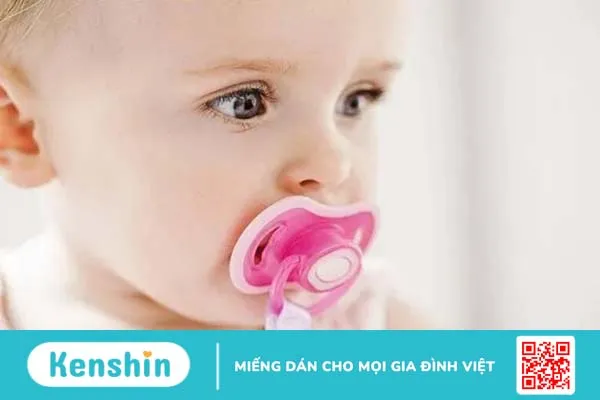 Cho trẻ ngậm núm vú giả khi nào? Ưu, nhược điểm và top 5 ti giả tốt nhất