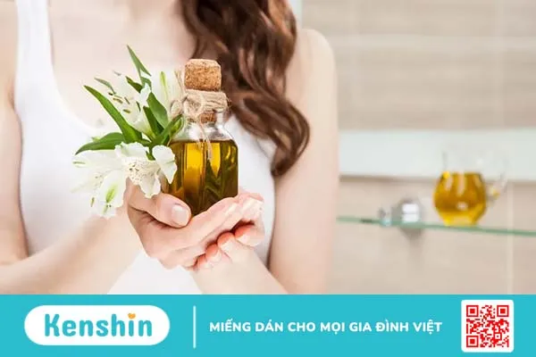 Có nên bôi dầu oliu qua đêm không? Bôi bao nhiêu thì đủ?