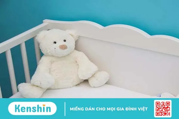 Có nên cho trẻ nằm cũi? Mách mẹ một số kinh nghiệm hữu ích