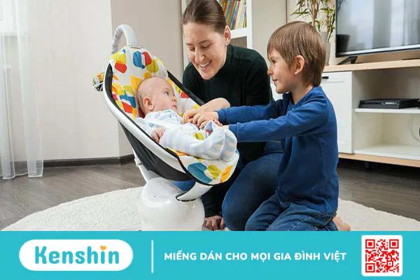 Có nên cho trẻ sơ sinh nằm nôi điện? Cần lưu ý gì khi sử dụng?