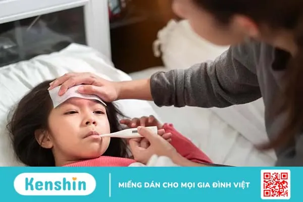 Có nên dùng miếng dán hạ sốt cho trẻ? Hướng dẫn sử dụng đúng cách