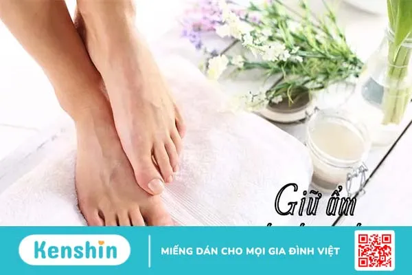 Da chân bị khô, bong tróc là bệnh gì và cách chữa tại nhà