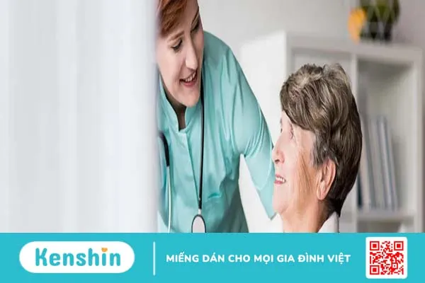 Đái ra dưỡng chấp ở người cao tuổi có nguy hiểm không?