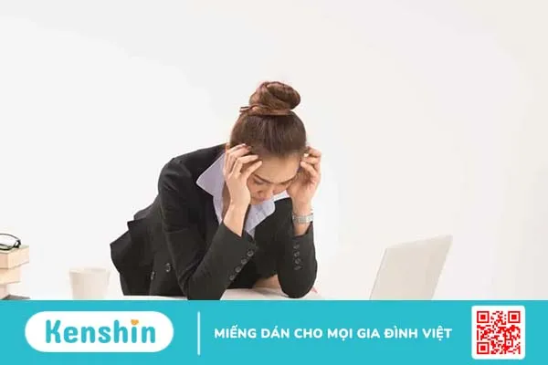 Đau đầu kéo dài là gì? Nguyên nhân, triệu chứng và cách điều trị