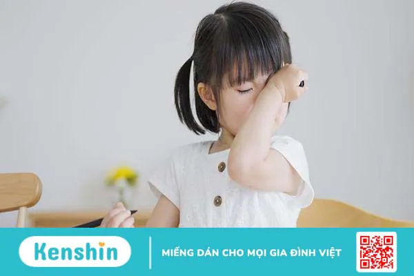 Dấu hiệu bị cận thị ở trẻ em: Làm sao giúp trẻ ngăn ngừa thị lực kém?