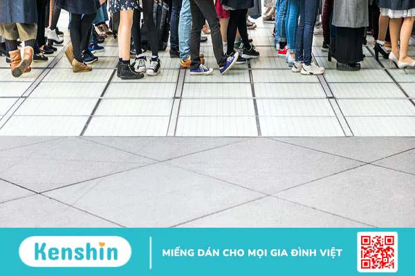 Dấu hiệu nhận biết một đám đông nguy hiểm và cách phòng tránh cho trẻ