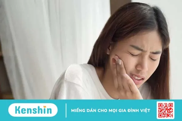 Đau họng một bên là bệnh gì? Điểm mặt 9 nguyên nhân thường gặp