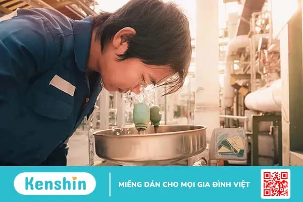 Đau mắt hàn là gì? Làm sao để điều trị hiệu quả?