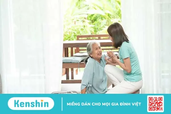 Dễ bị tổn thương ở người già: Làm sao để hạn chế?