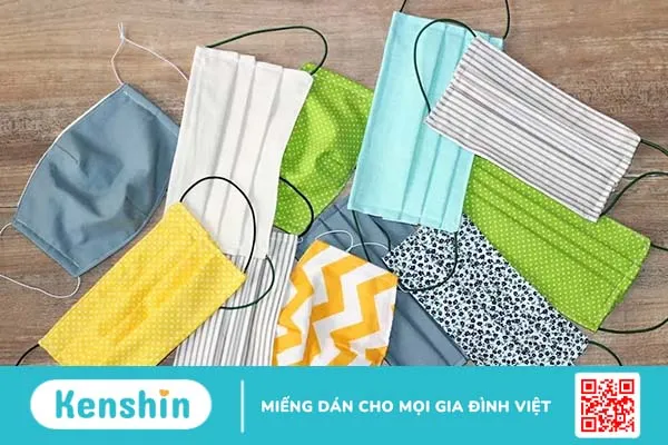 Đeo khẩu trang bị mụn: Làm sao để khắc phục?