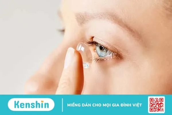 Đeo kính áp tròng ban đêm Ortho-K chữa cận thị – Nên hay không?