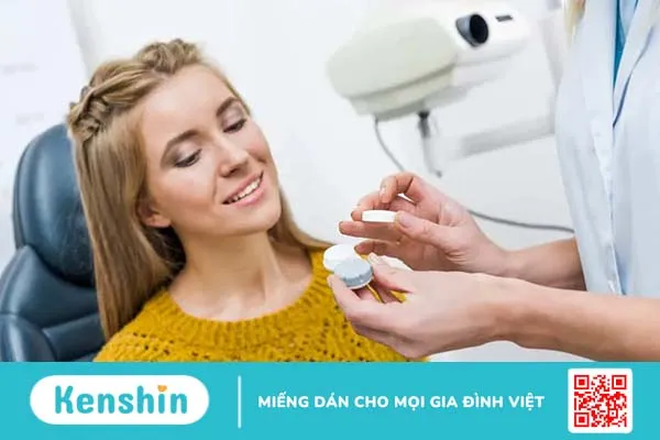 Đeo kính áp tròng ban đêm Ortho-K chữa cận thị – Nên hay không?