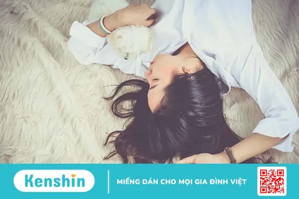 Đeo tai nghe khi ngủ: Thói quen ẩn chứa nhiều hiểm họa