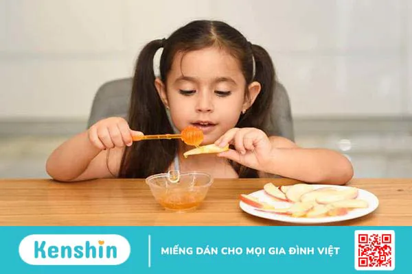 Đi tìm lời đáp: Có nên cho trẻ uống mật ong vào sáng sớm?