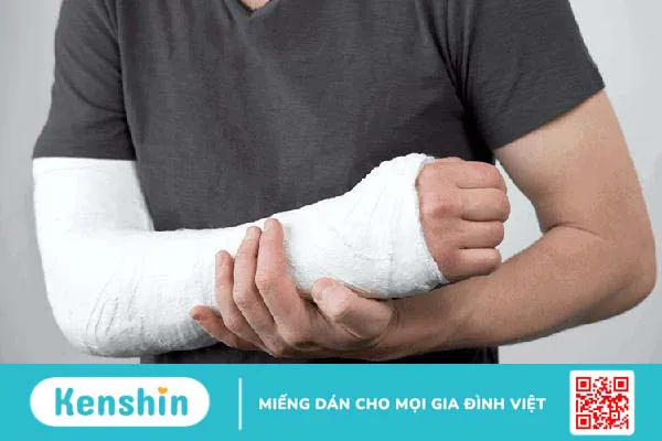 Điều trị gãy xương: Bảo tồn hay phẫu thuật?