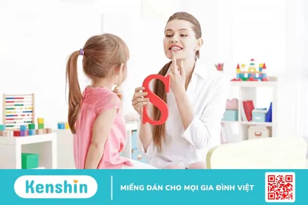 Echolalia: Chứng nhại lời gây khó khăn trong giao tiếp