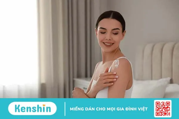 Emollient là gì? Có nên dùng emollient để dưỡng ẩm cho da?