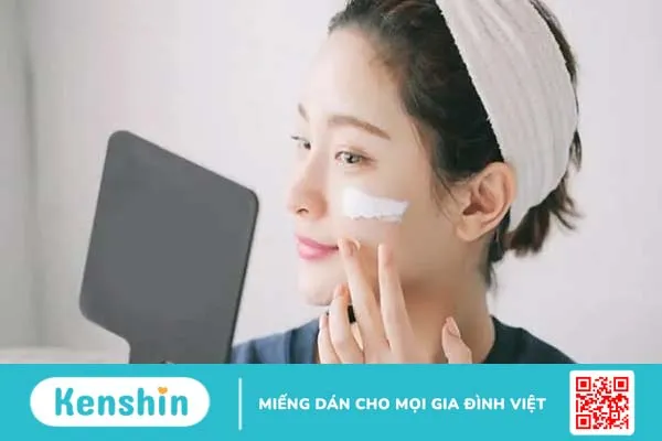 Giải đáp: Dùng kem chống nắng có cần tẩy trang không?