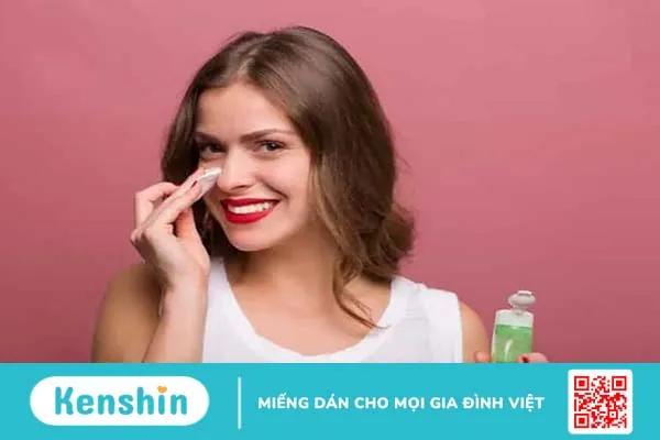 Giải đáp: Dùng kem chống nắng có cần tẩy trang không?