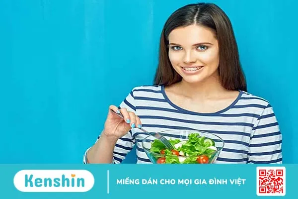 Giải đáp thắc mắc: Mới niềng răng nên ăn gì và kiêng ăn gì?